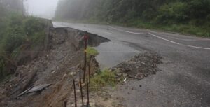सडक भासिँदा पृथ्वी राजमार्गमा सवारी आवागमन प्रभावित